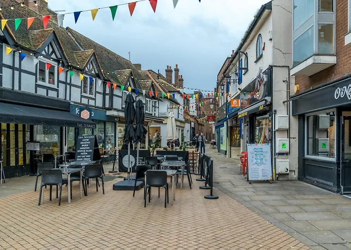 Stylish Apartment In The Heart Of Kingston Town Centre
