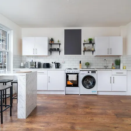 Stylish Apartment In The Heart Of Kingston Town Centre Kingston upon Thames  Exterior photo