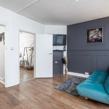 Stylish Apartment In The Heart Of Kingston Town Centre Kingston upon Thames  Exterior photo